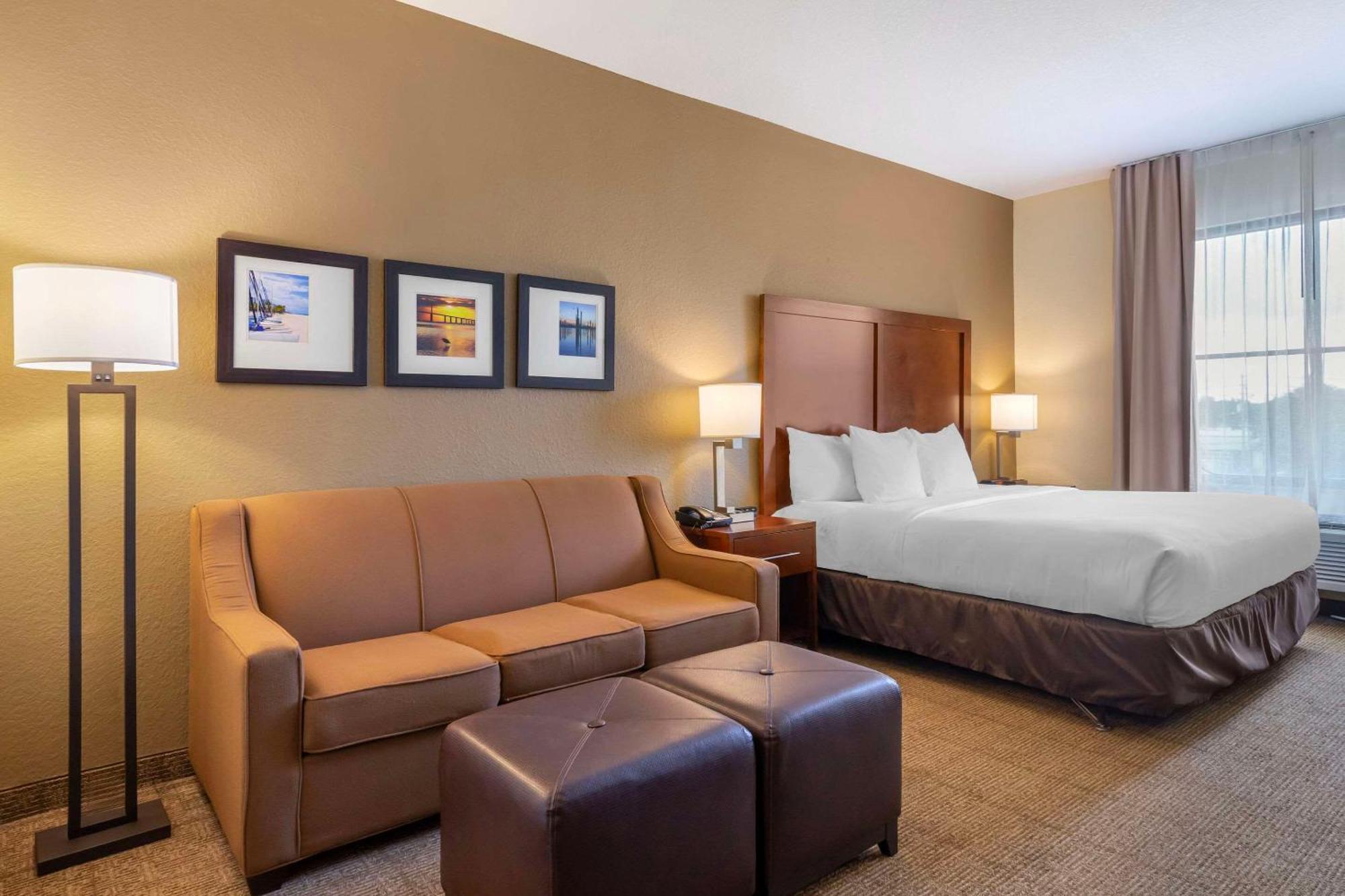 Comfort Inn & Suites Northeast - Gateway Сент-Питерсберг Экстерьер фото